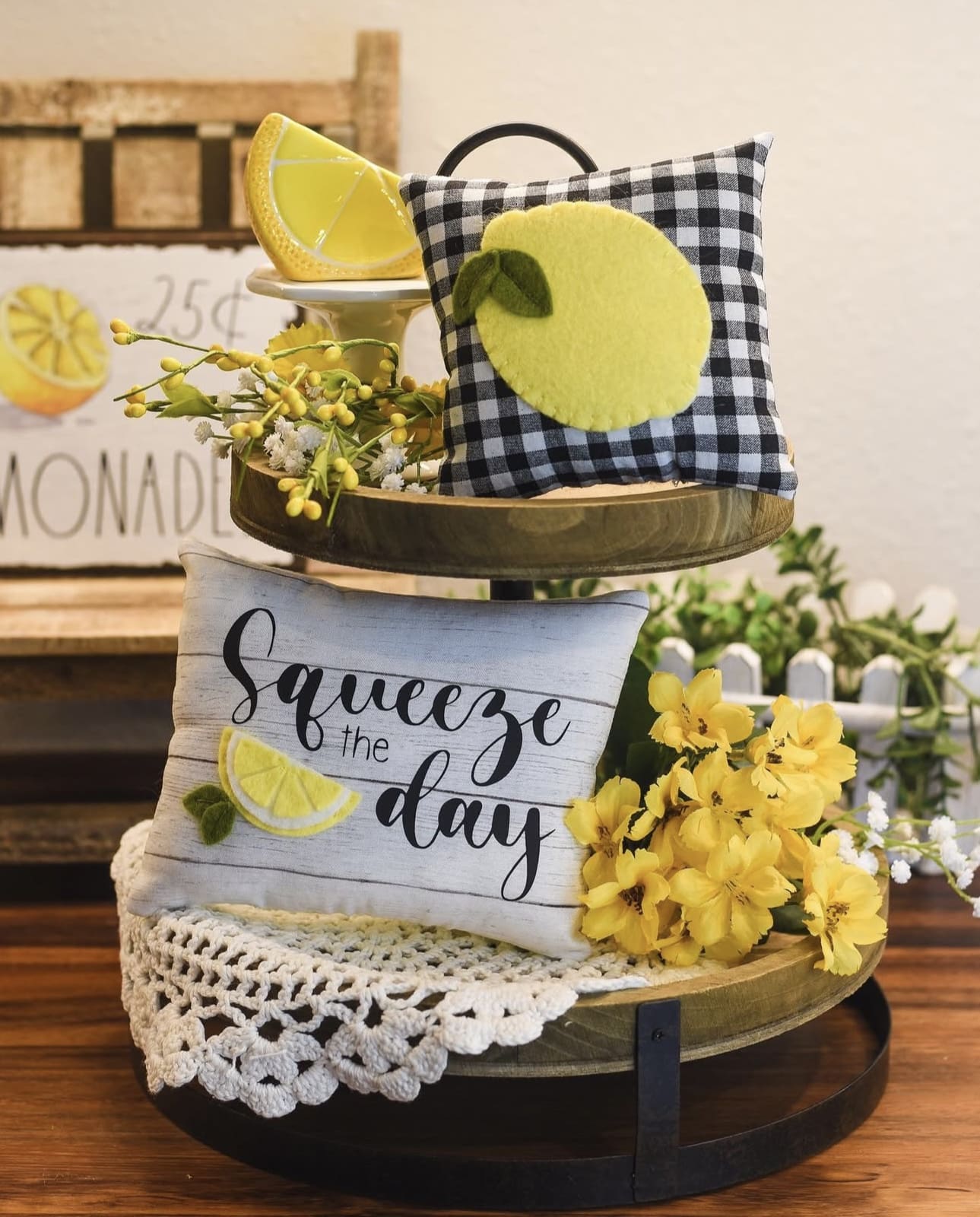 Lemon Slice Pillows Add A Cheerful Summer Message
