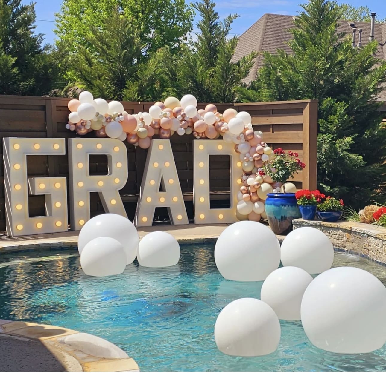 Light-Up 'GRAD' Letters Create a Festive Focal Point