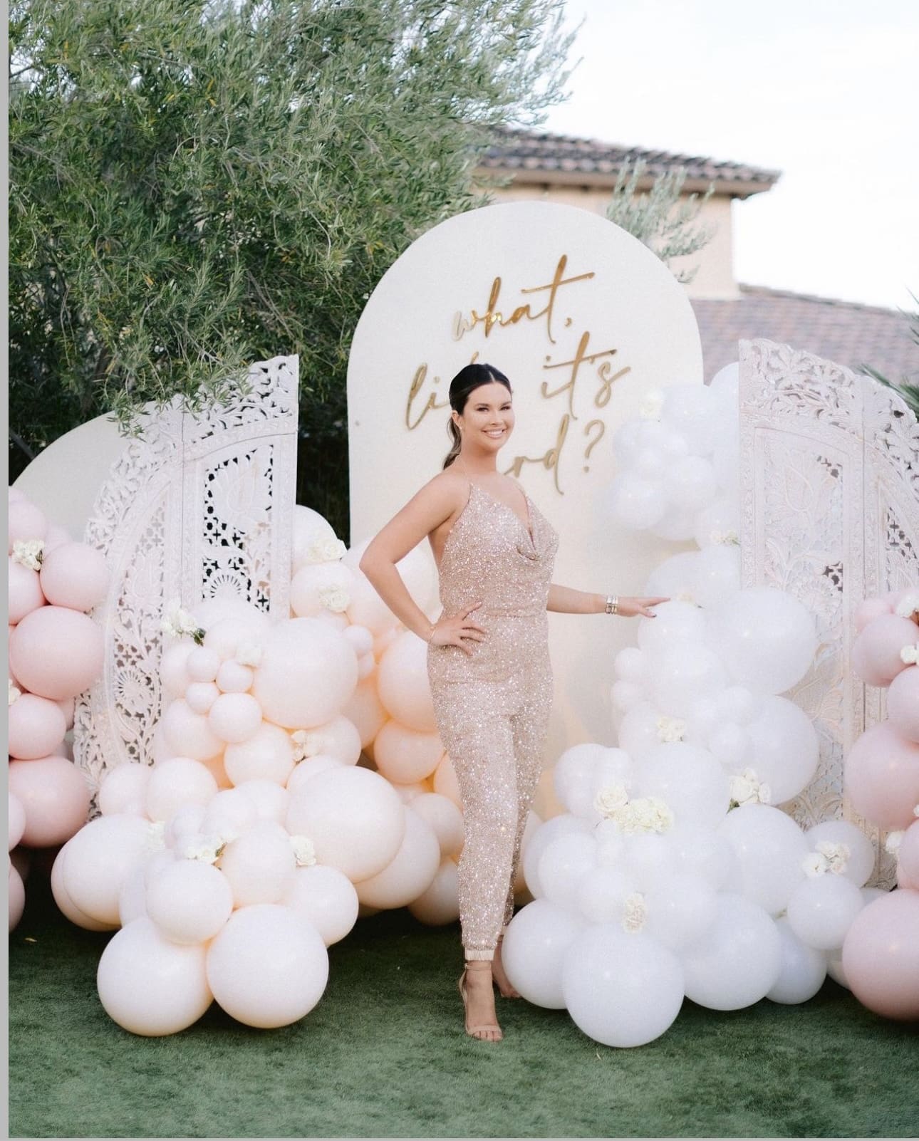 Ornate White Screens as a Backdrop for Balloon Clusters