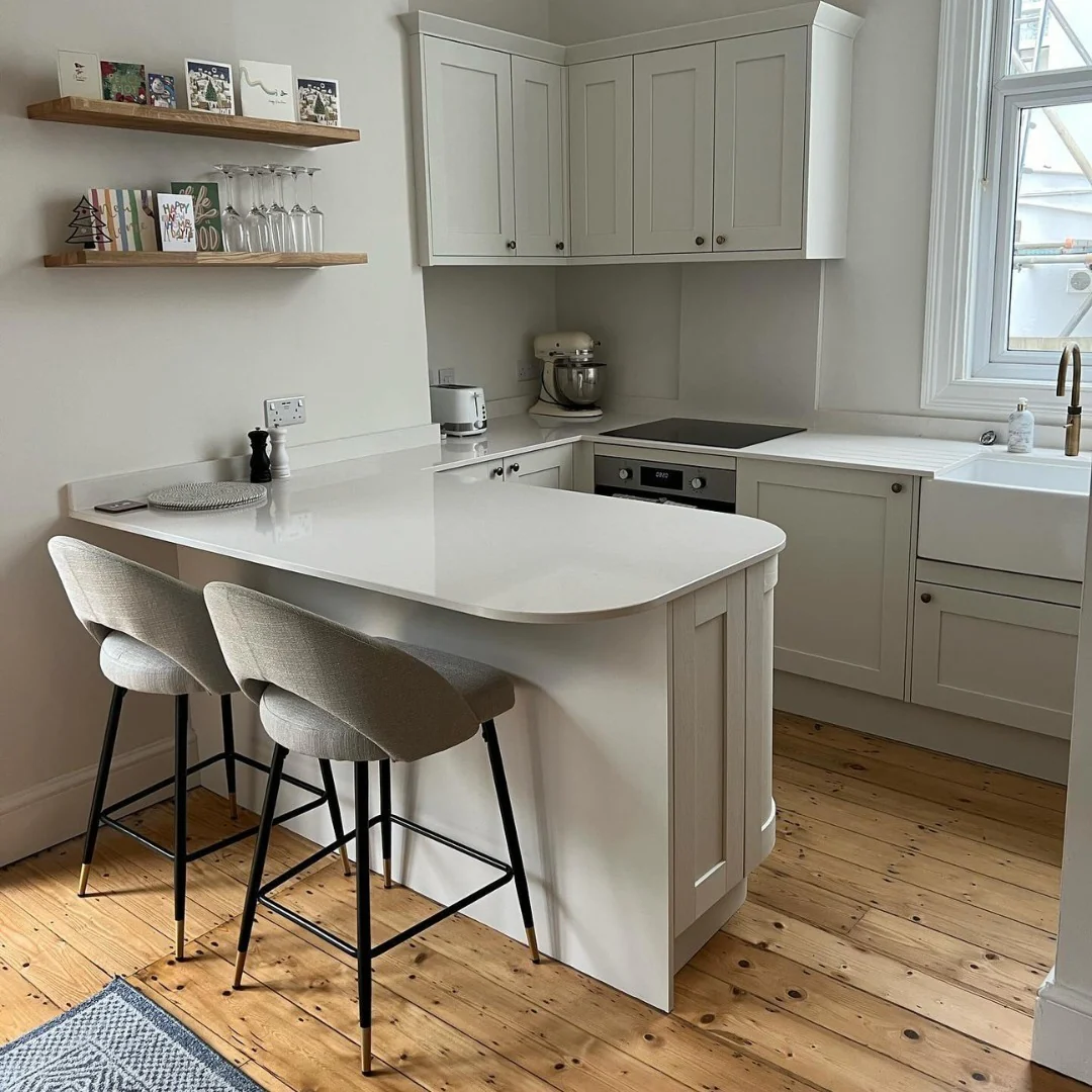 Curved Island Countertop Softens Traffic Flow