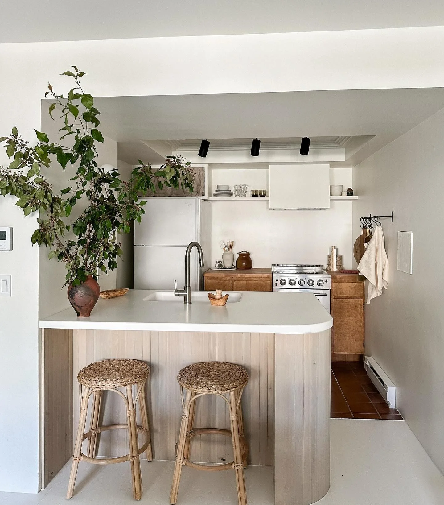 Soften a Compact Kitchen with a Curved Island Base