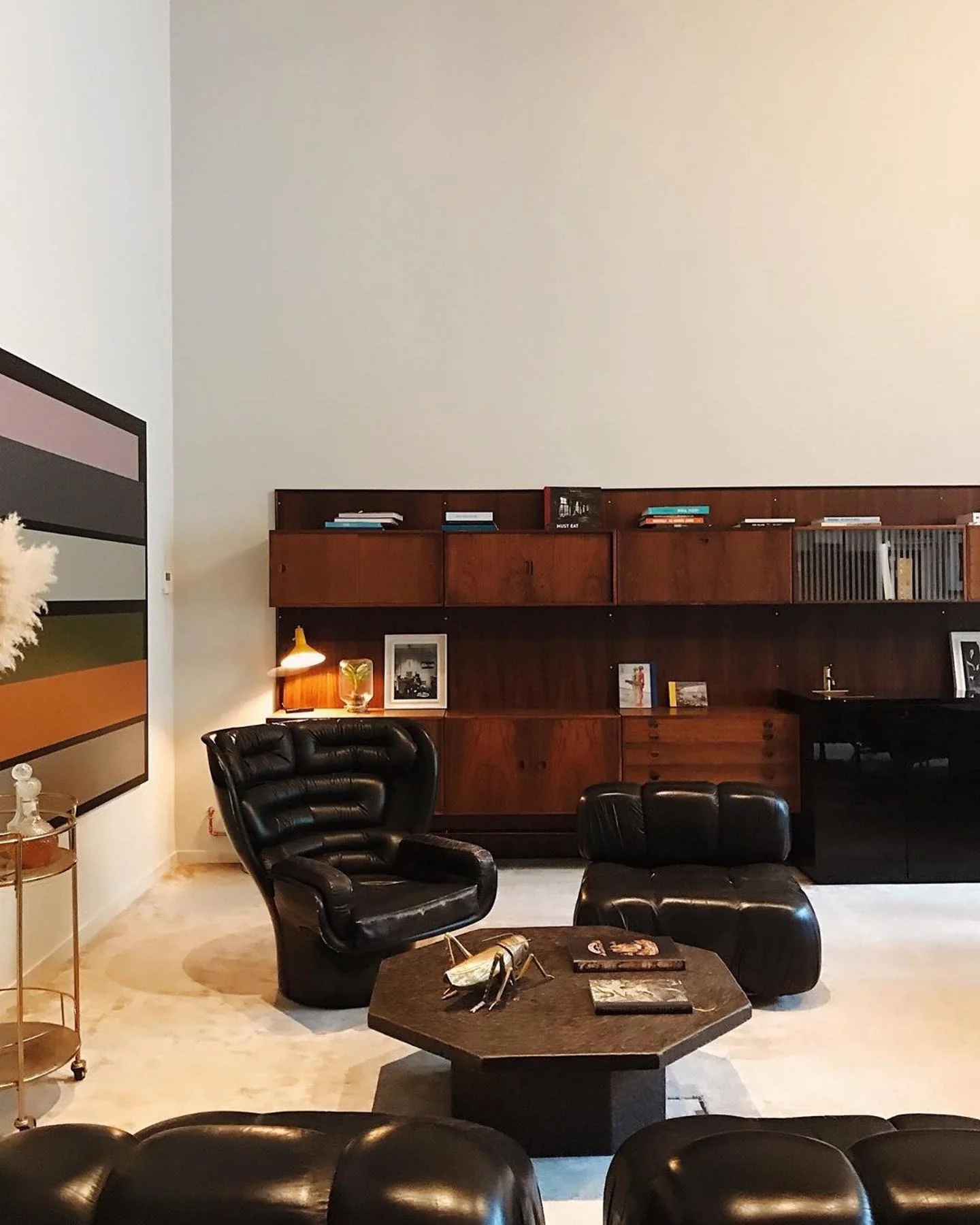 Modular Seating Defines Flexible Lounging Zones