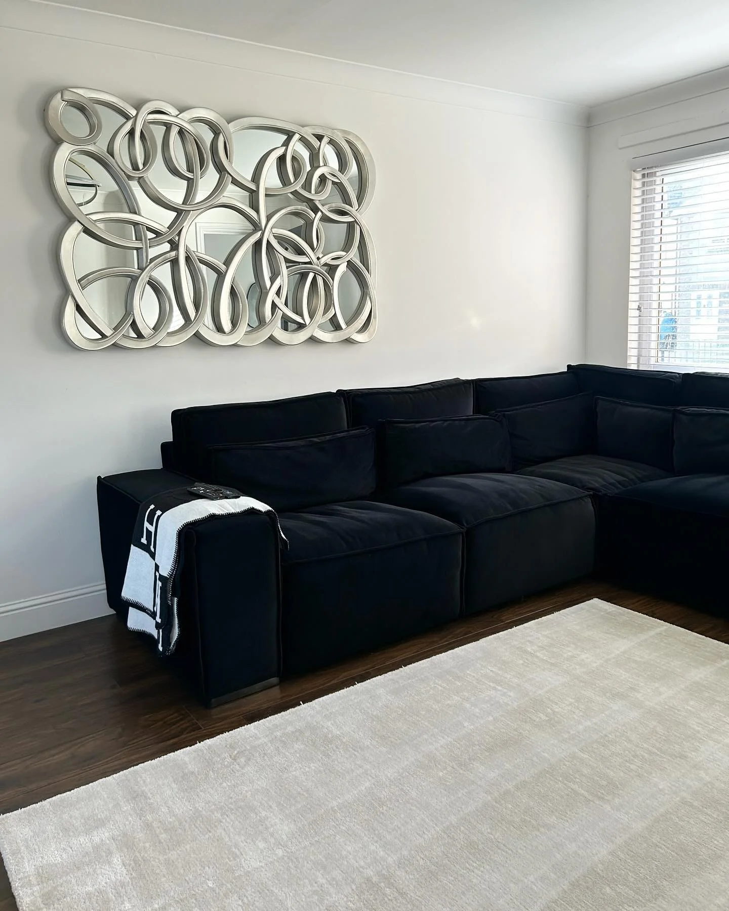 Artistic Reflection: Interlocking Mirror Above Your Sofa