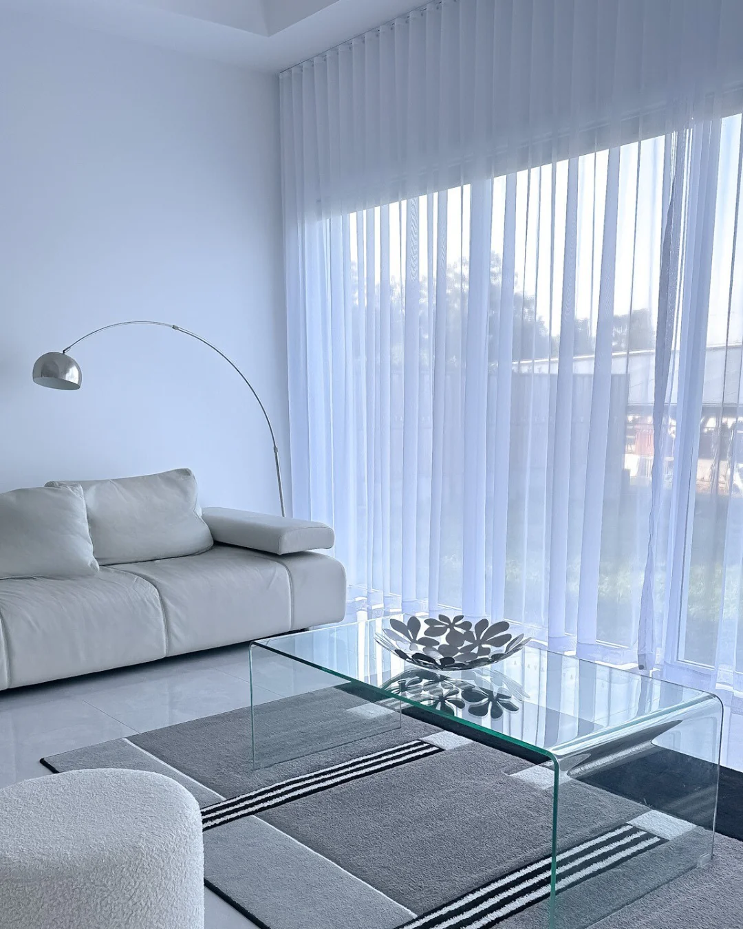 Clear Waterfall Coffee Table With Graphic Bowl