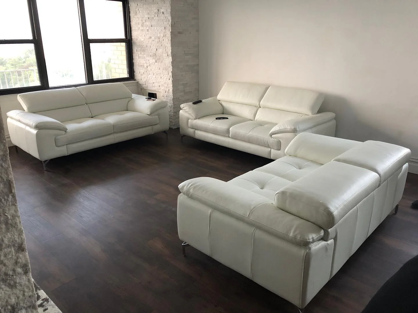 Foster Conversation with Multiple Sofas