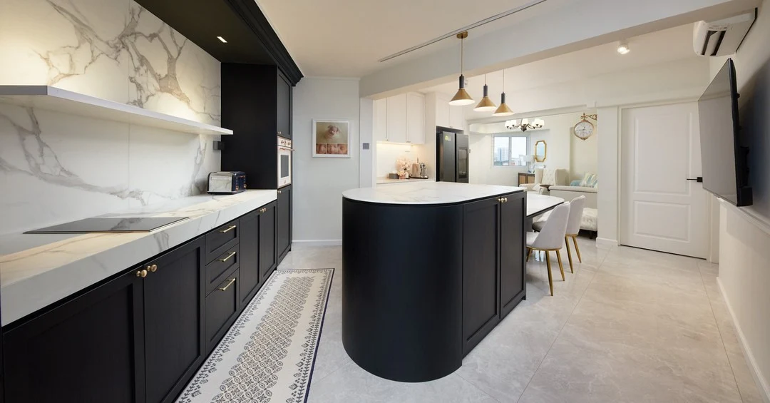 Soften Sharp Lines with a Curved Black Island