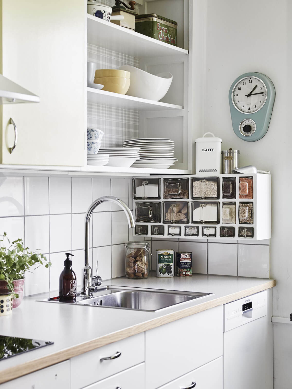 Clear-Fronted Cabinet Organizes Spices and Staples