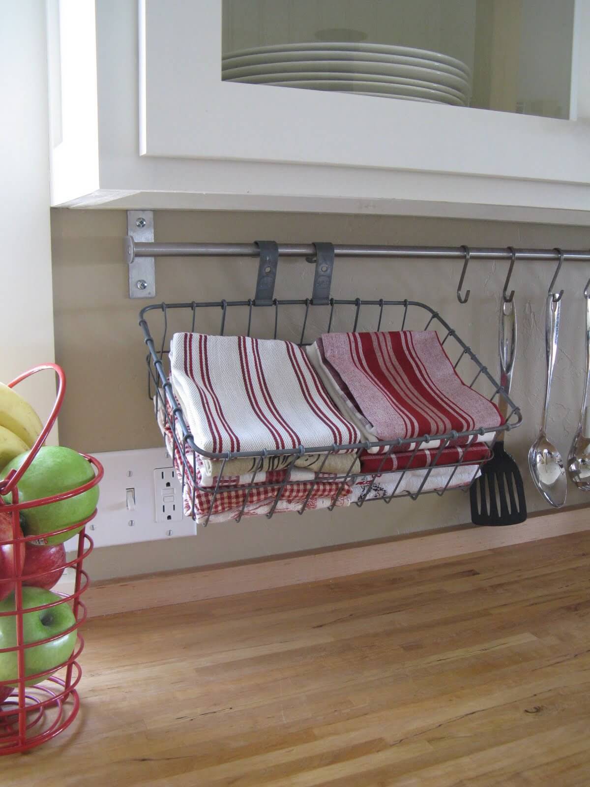 Wire Basket Hung Under Cabinet for Towel Storage
