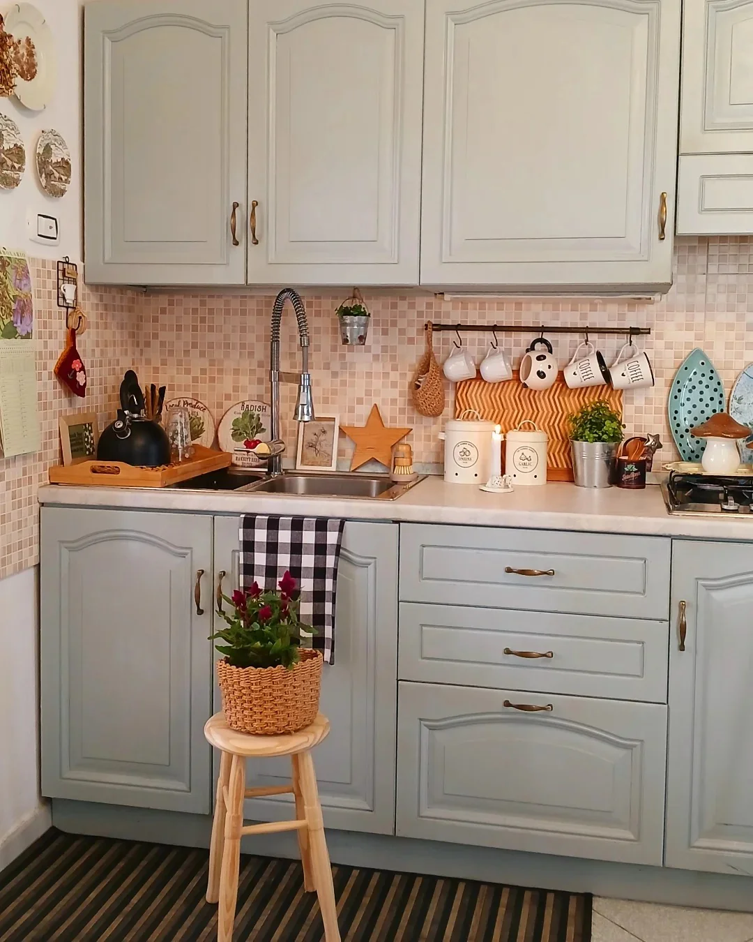 Woven Plant Basket Adds Cozy Texture to a Kitchen Corner