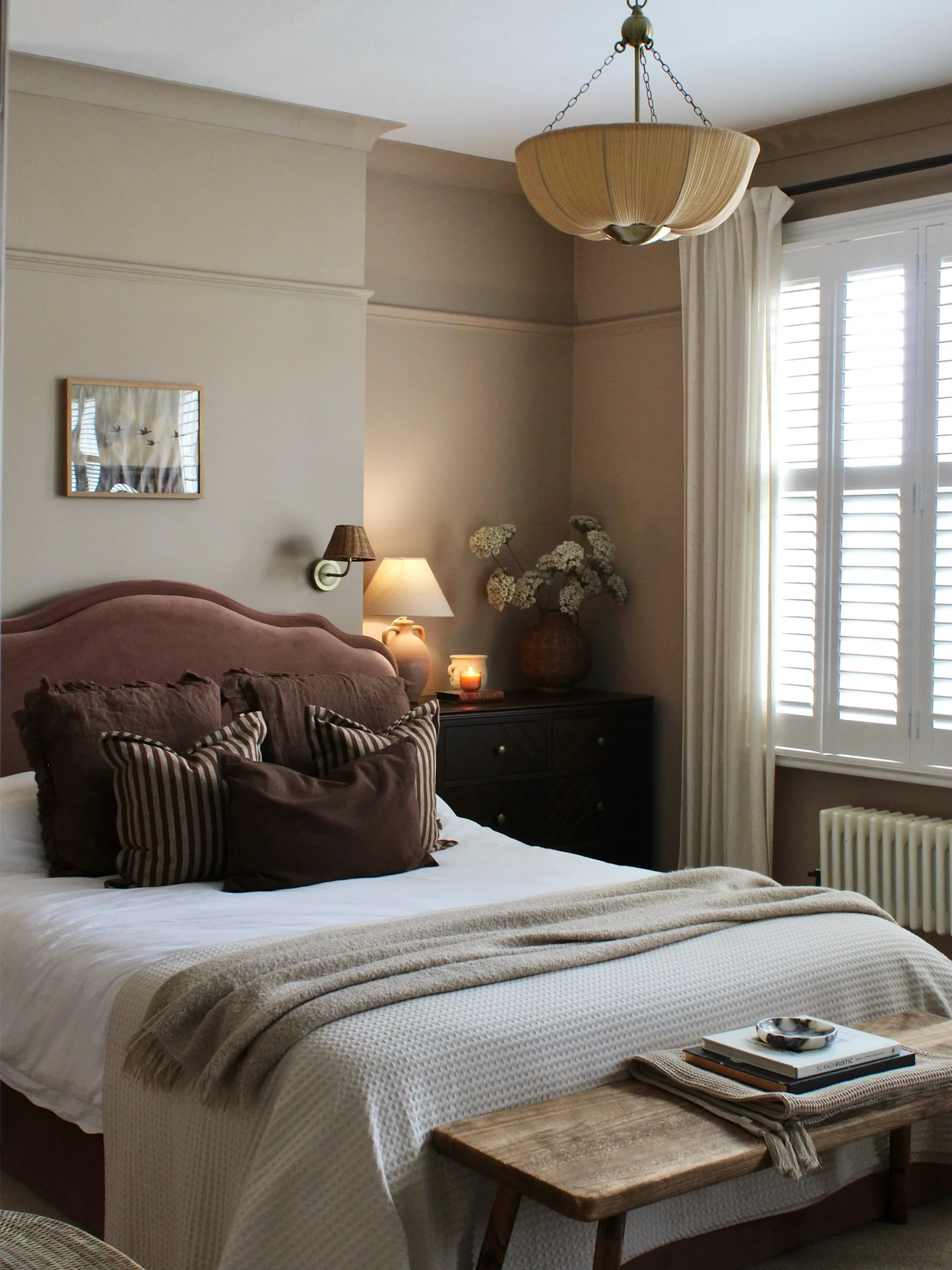 Wooden Bench Styles a Cozy Reading Nook