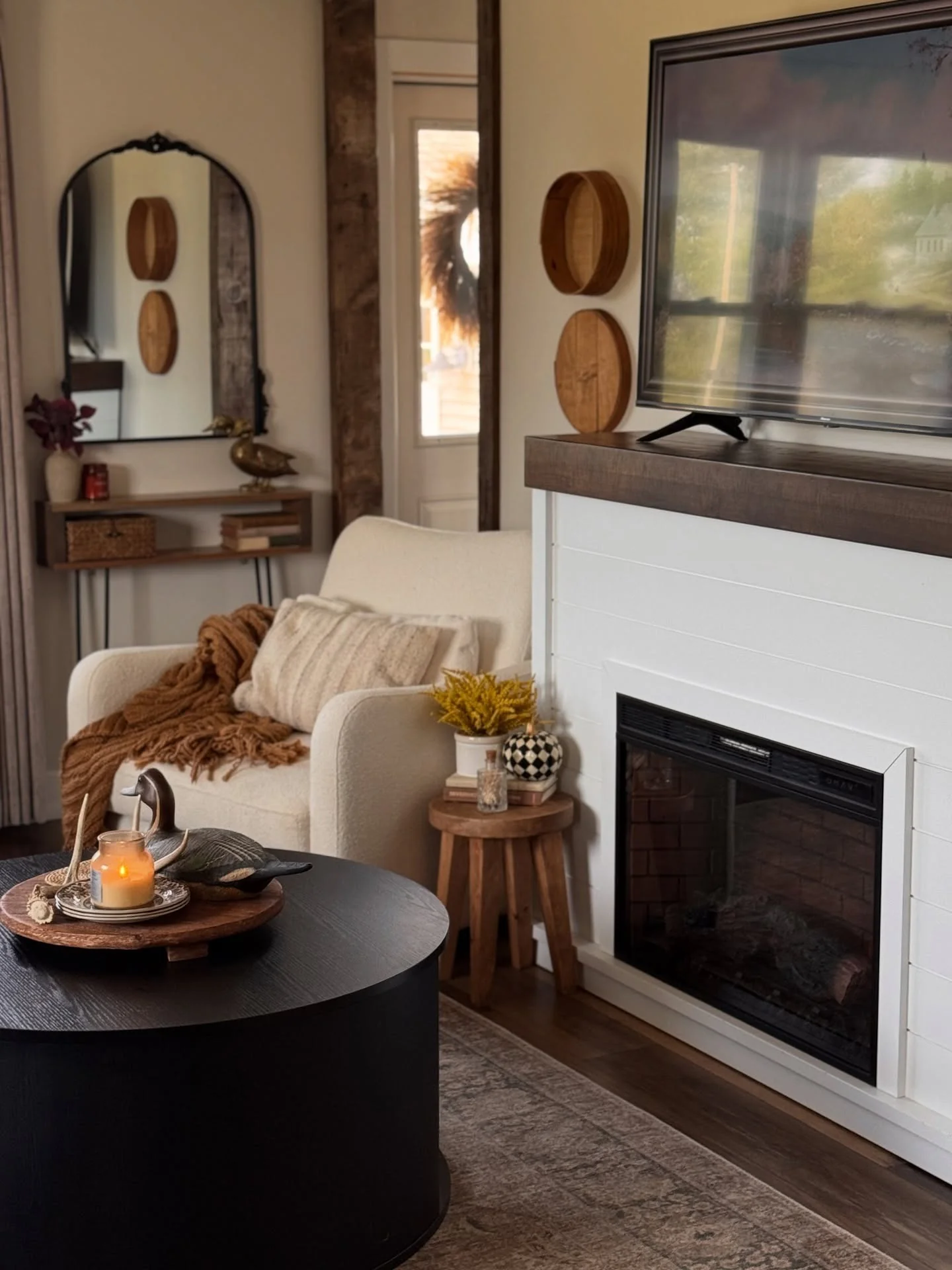 Wooden Hoop Wall Decor Adds Rustic Charm