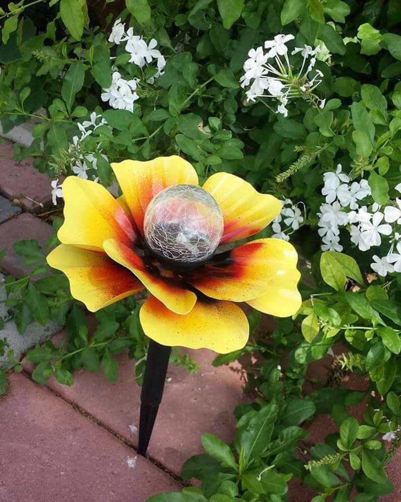 Metal Flower Solar Lights Mimic Garden Blooms