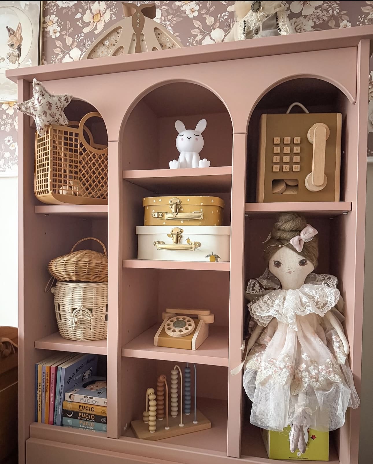 Stackable Storage Suitcases Add Retro Charm