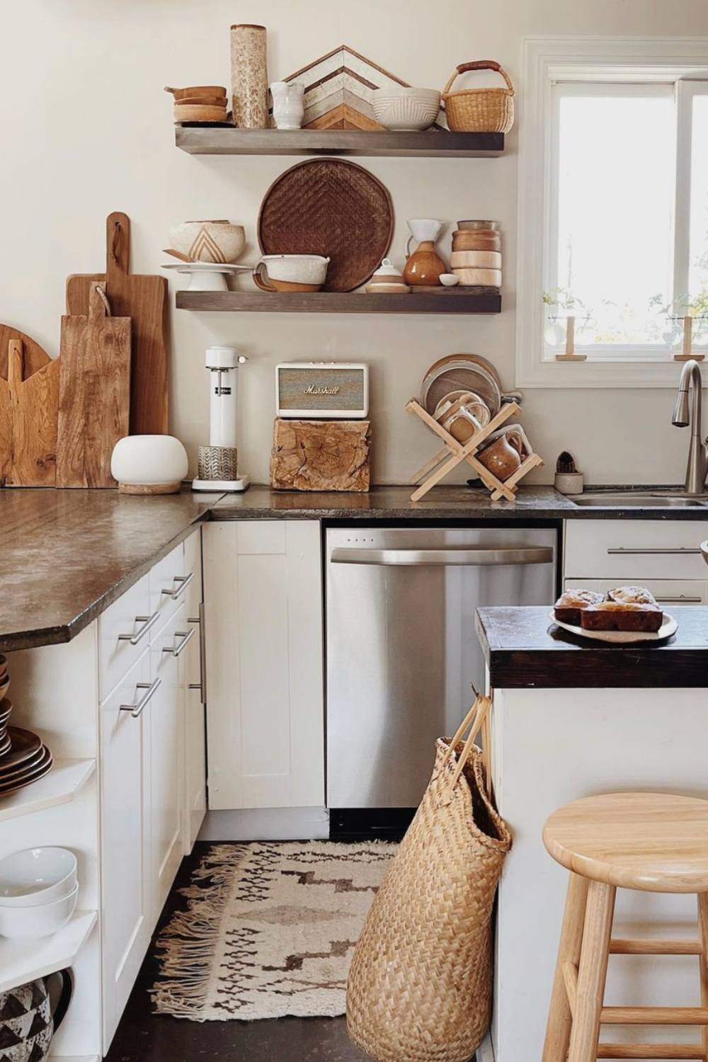 Wooden Plate Rack for Displaying Dishes