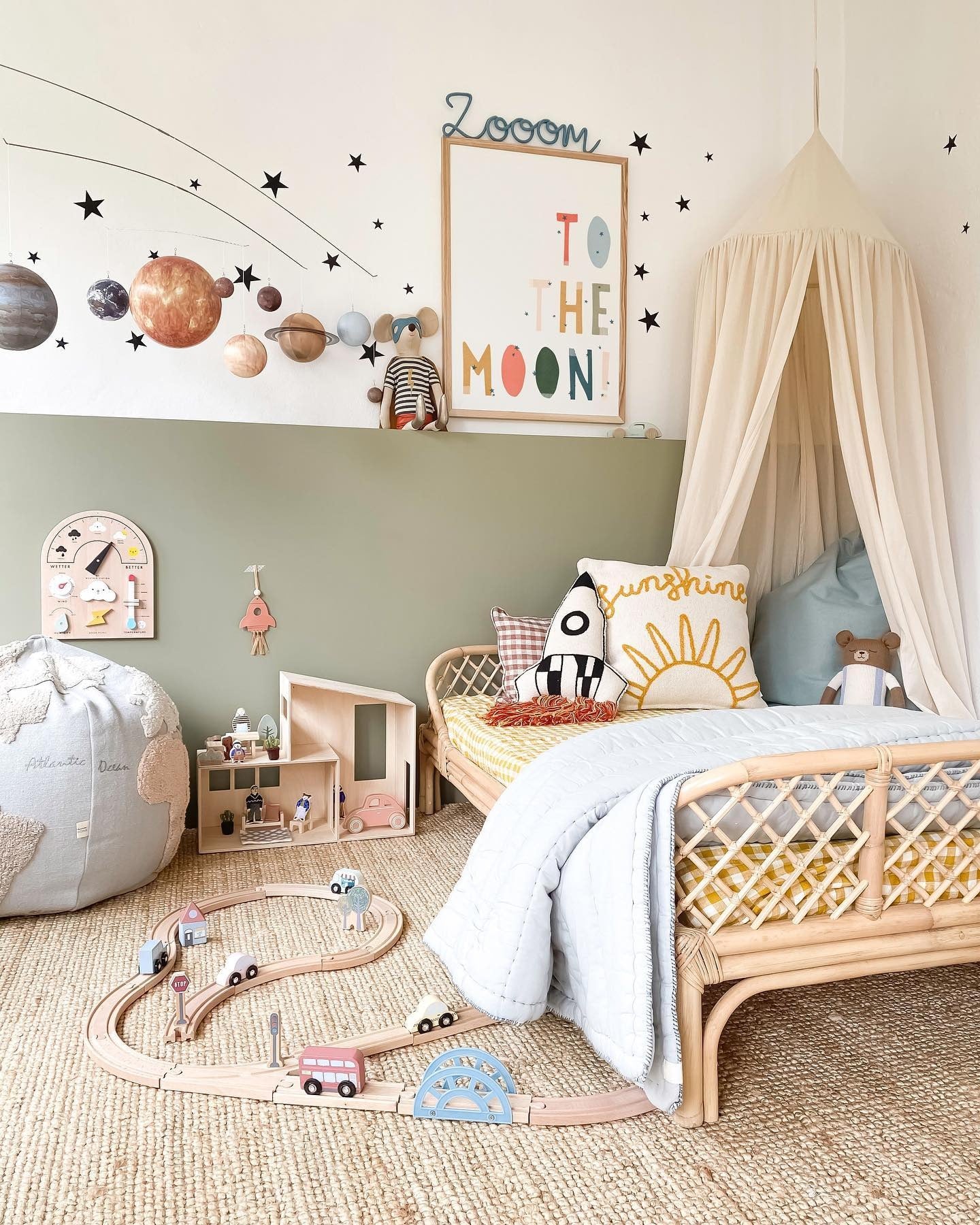 Canopy Bed Creates a Cozy Reading Nook