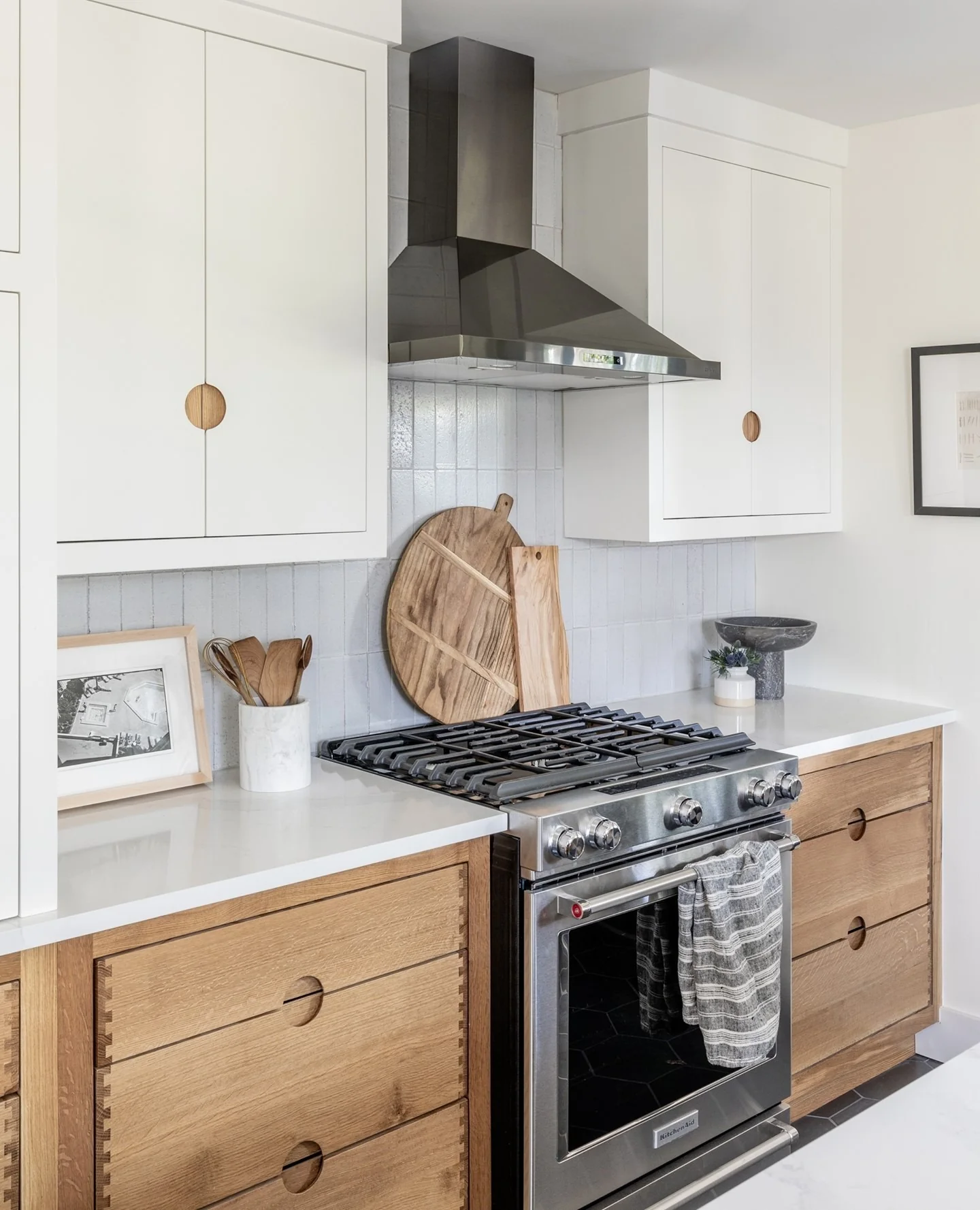 Integrated Pulls on Wood Drawer Fronts