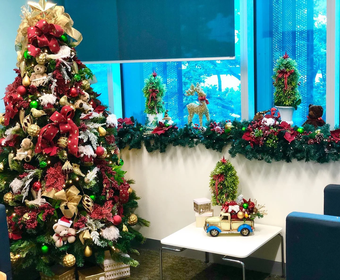 Miniature Vintage Truck as a Festive Centerpiece