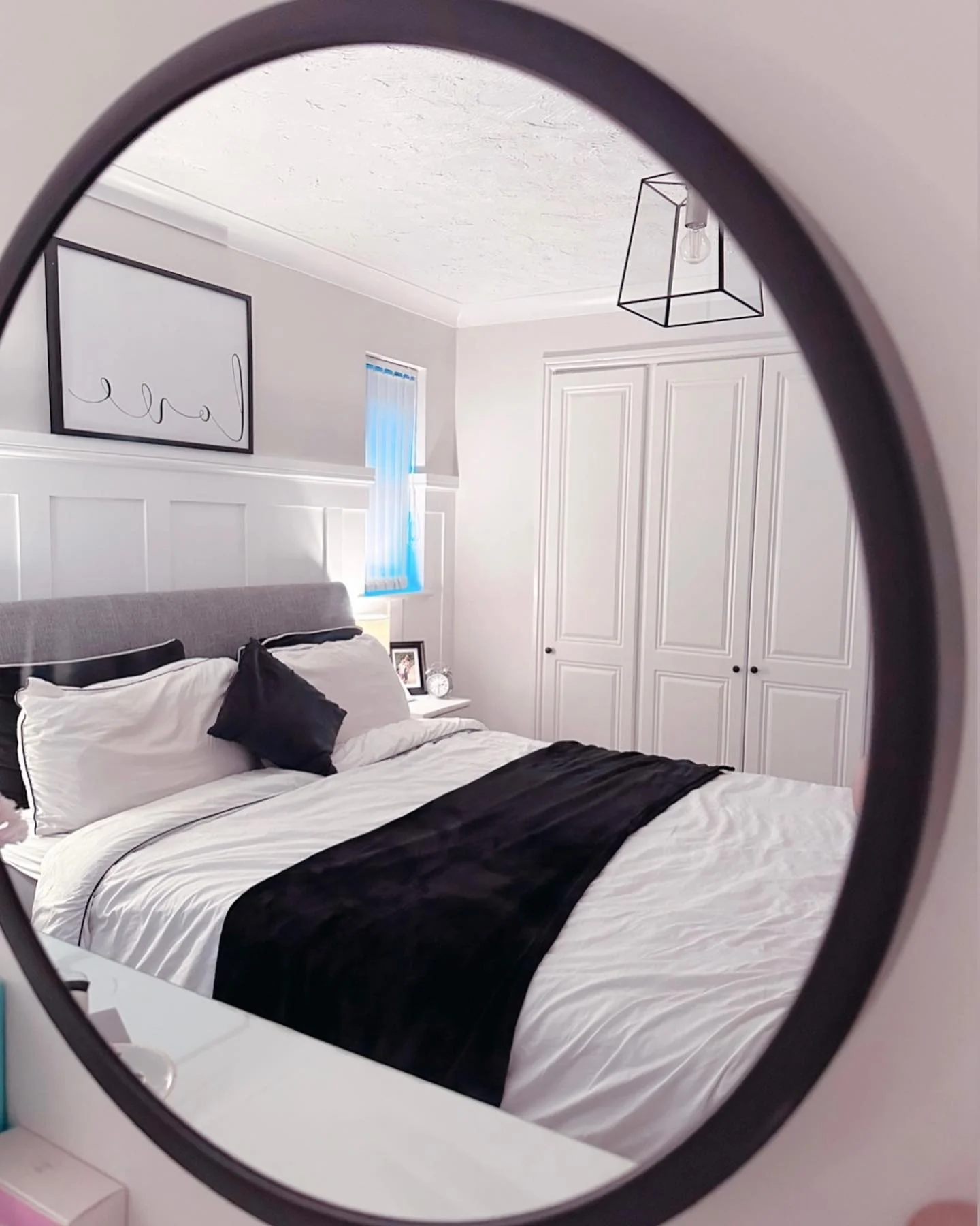 Frame Minimalist Art with Line Drawings