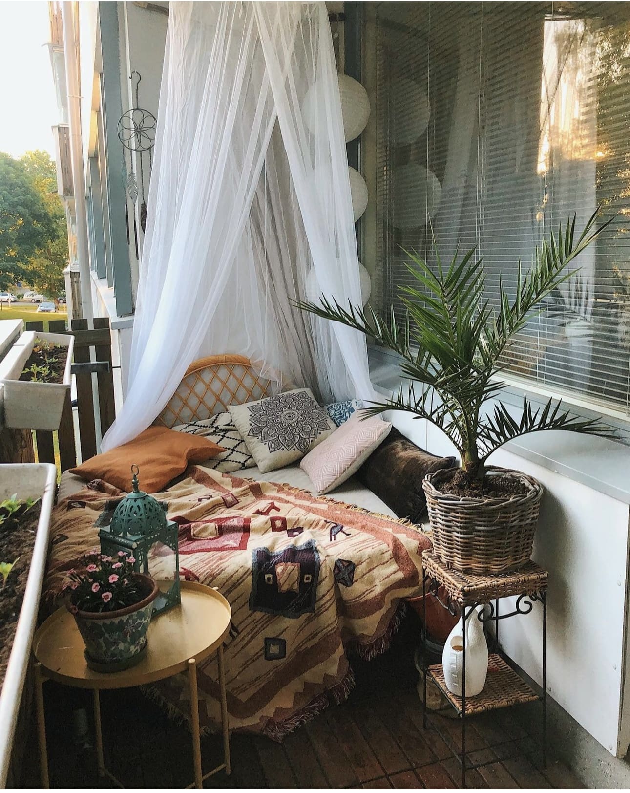Sheer Canopy Creates a Cozy Nook
