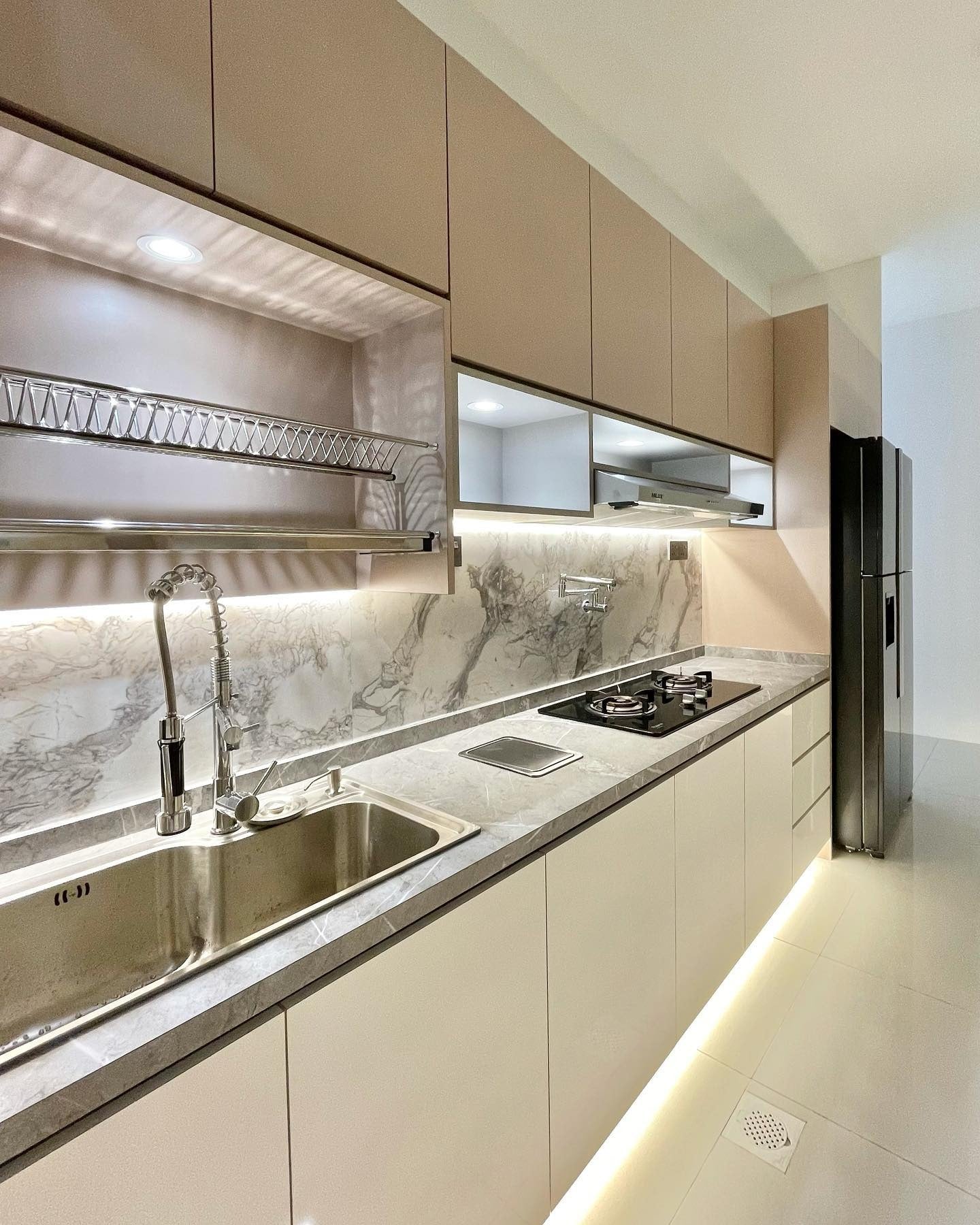 Matte Taupe Uppers and Creamy White Bases with Integrated Dish Rack