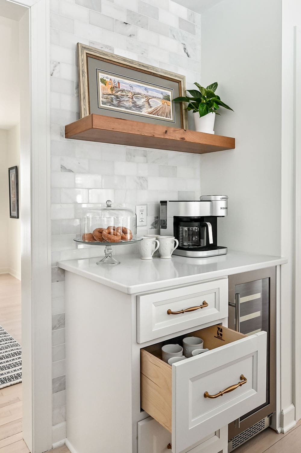 Drawer with Built-in Dividers for Organized Mugs