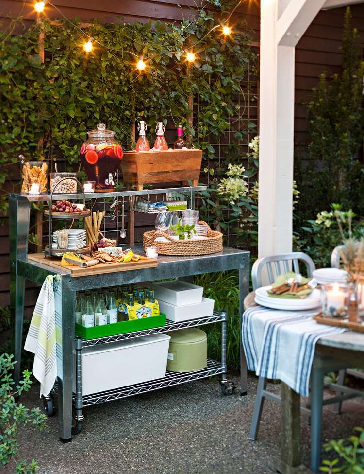 Metal Rolling Cart as a Flexible Outdoor Bar Station