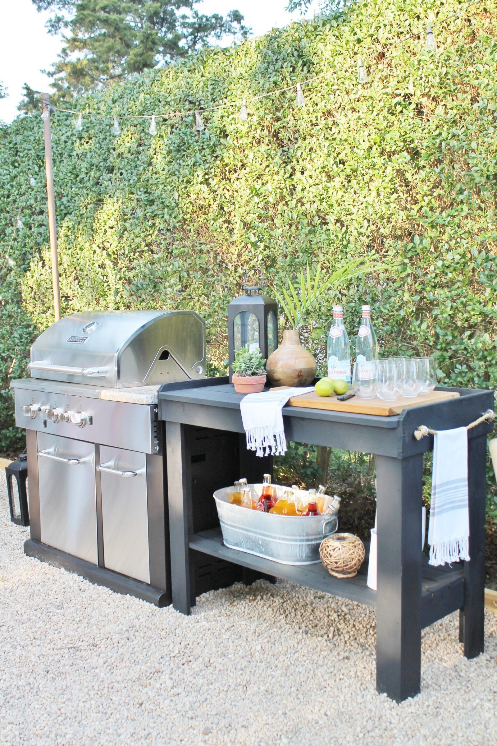 Galvanized Tub Keeps Drinks Chilled and Accessible