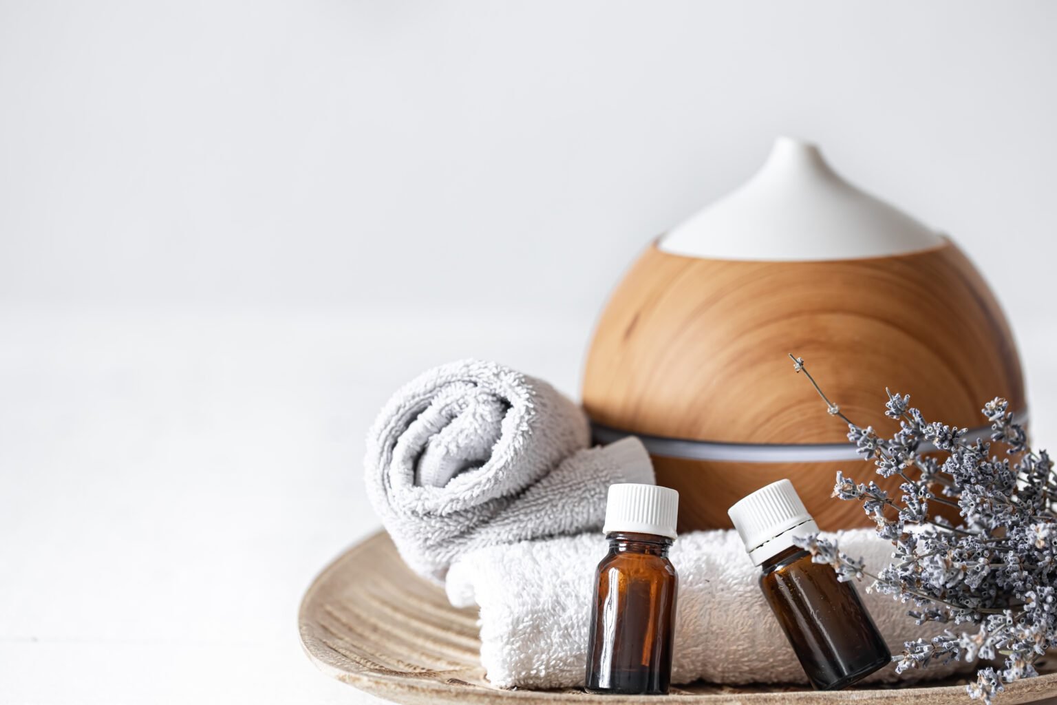 Wood Grain Diffuser and Essential Oils for Aromatherapy