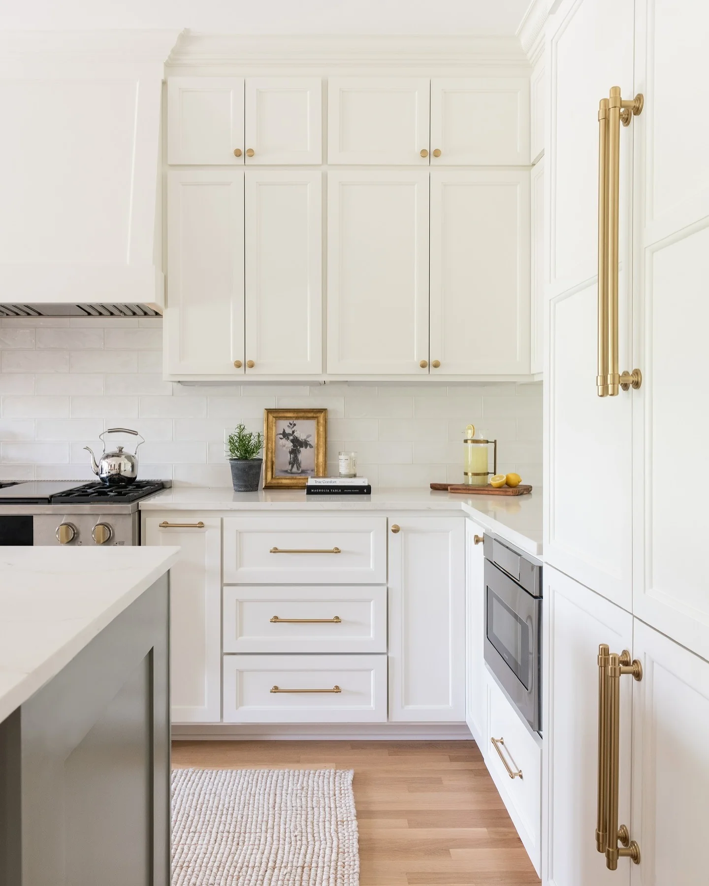 Gold Bar Pulls Add Vintage Glamour to White Cabinets