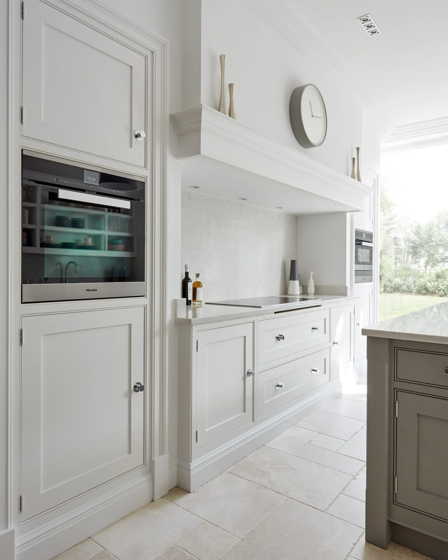 Streamlined Appliance Wall Creates Uncluttered Look