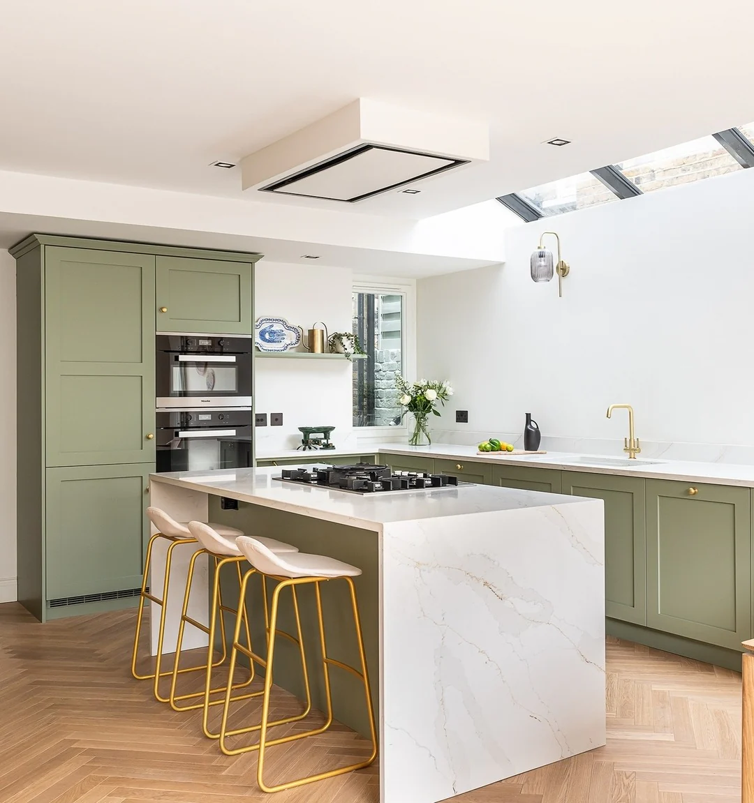 Dramatic Veining on White Countertops Adds Luxury