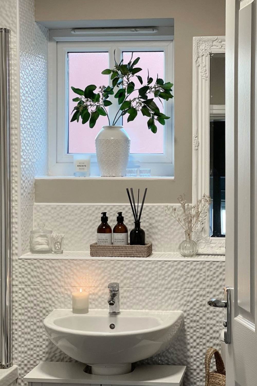 Tiered Ledges Create a Spa-Like Display Zone