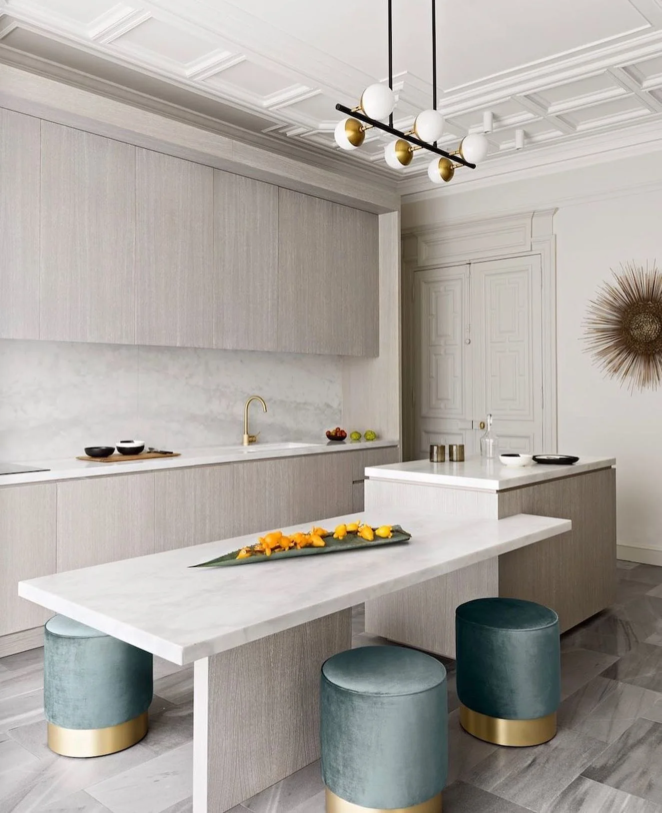 Integrated Island Countertop Creates a Sleek Dining Nook