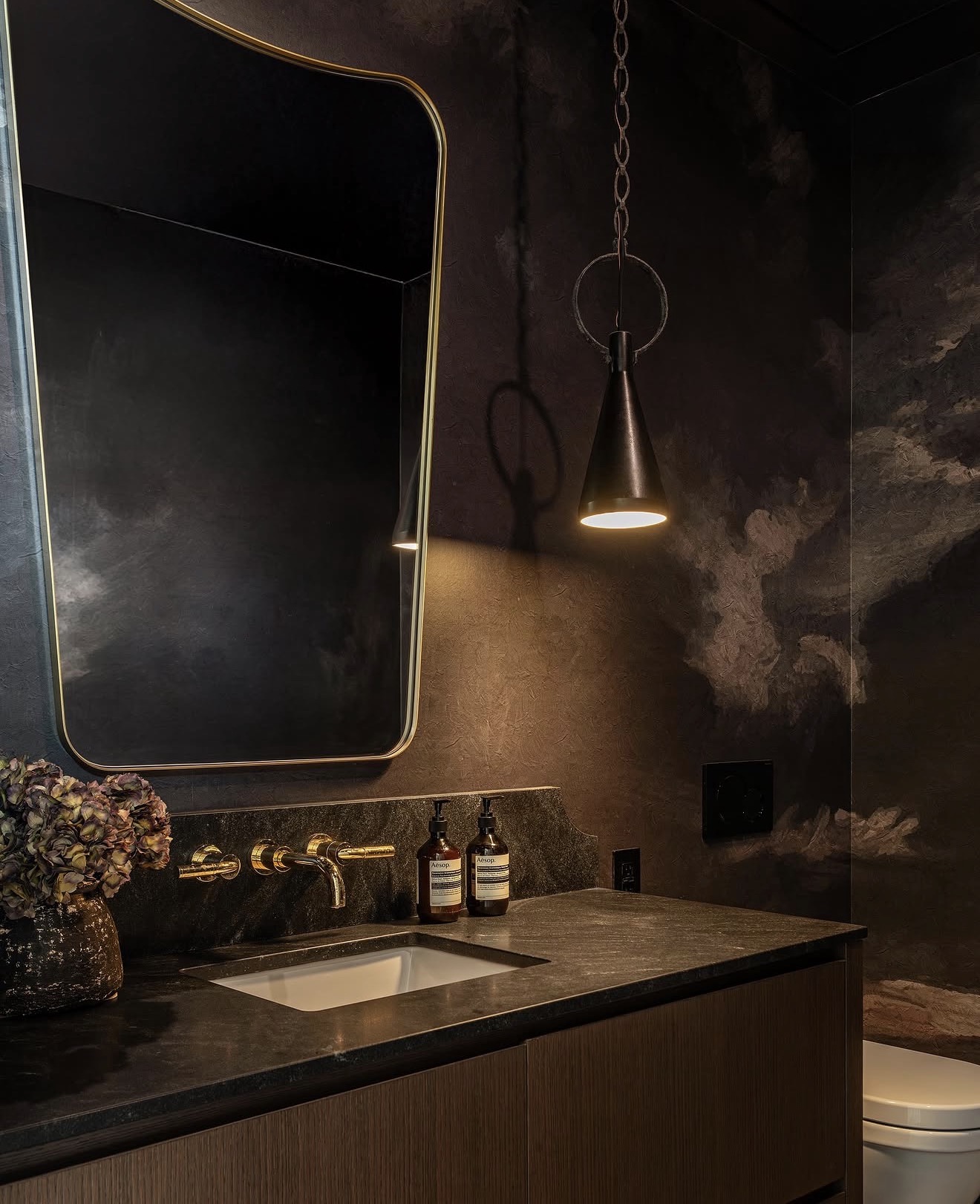 Dramatic Cloud Wallpaper Creates a Moody, Artistic Backdrop