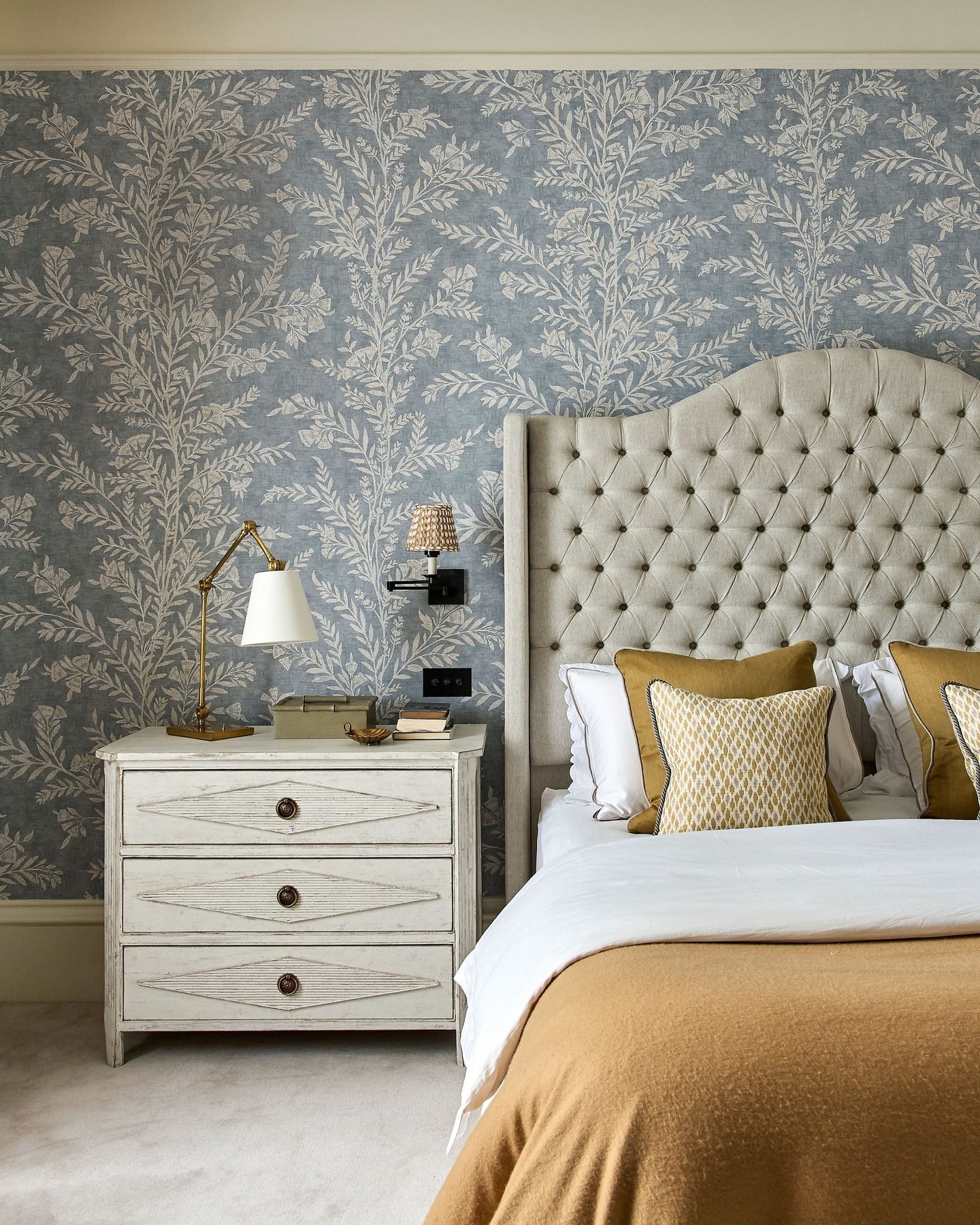 Textured Floral Wallpaper Sets a Serene Backdrop