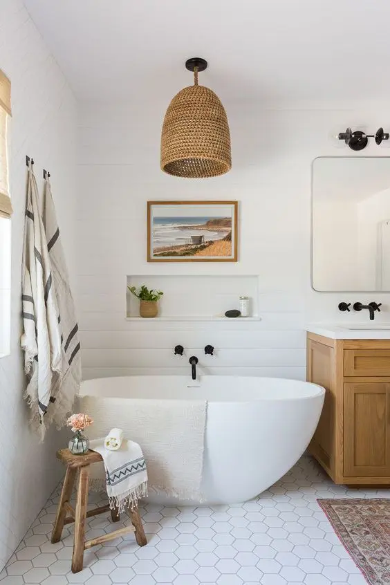 Rattan Pendant Light Adds Natural Texture Above Tub