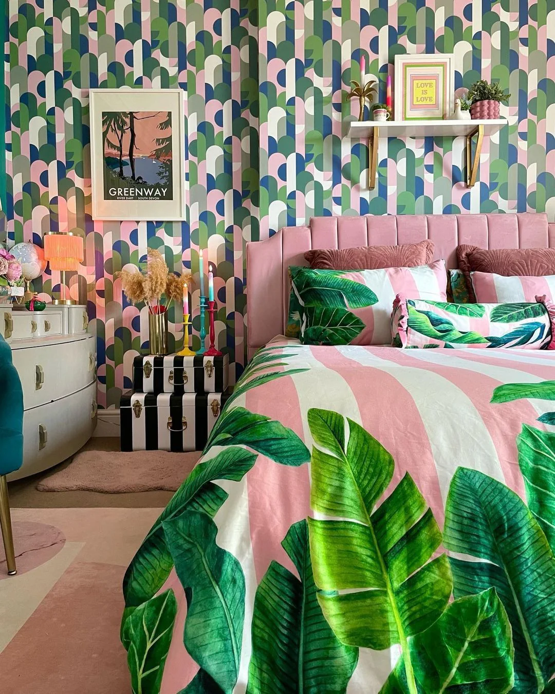 Bold Banana Leaf Print Comforter Adds Tropical Drama