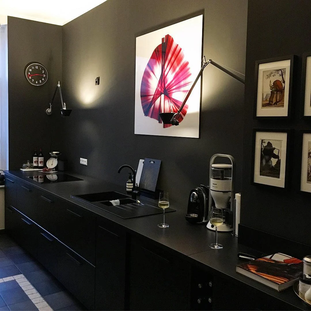 Oversized Abstract Art Adds a Striking Focal Point