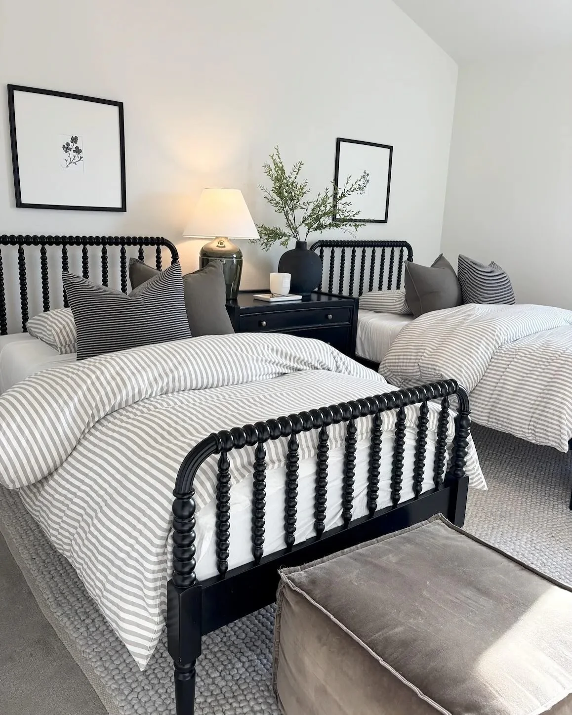 Black Spindle Beds Create a Classic Foundation