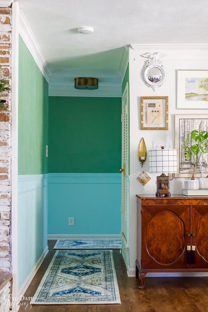 Two-Tone Walls With a Teal Lower and Emerald Upper