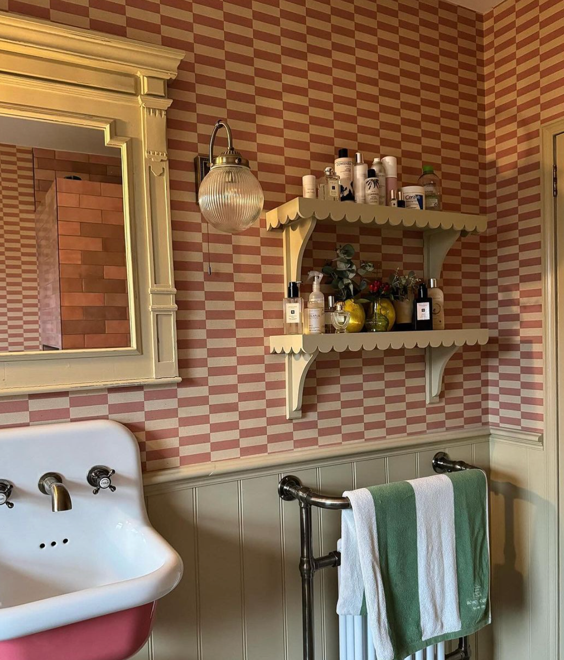 Scalloped Shelves Add Whimsy to Guest Bath Storage