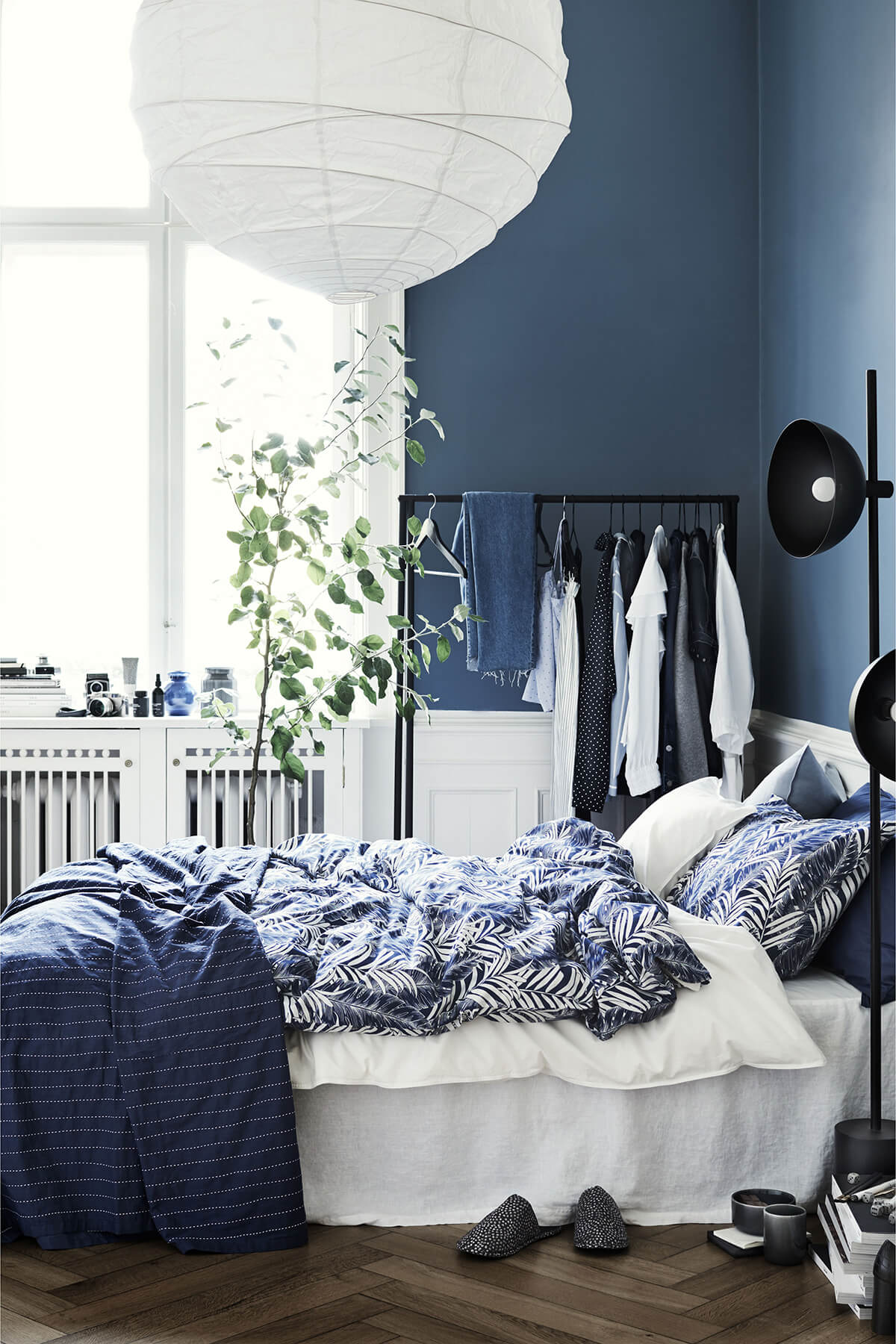Infuse a Tropical Vibe with Navy Leaf Print Bedding