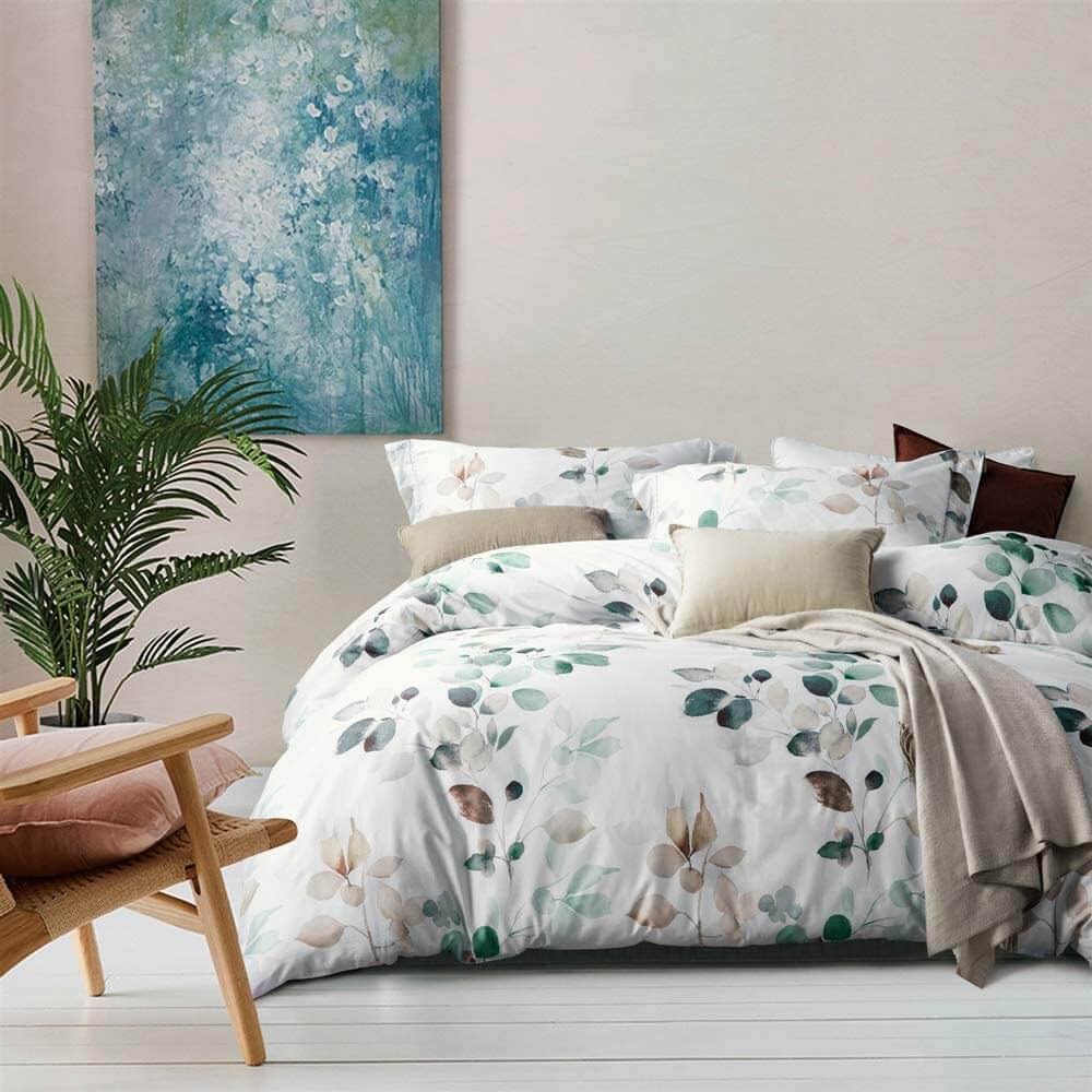 Soft Botanical Leaf Print Duvet for a Serene Bedroom