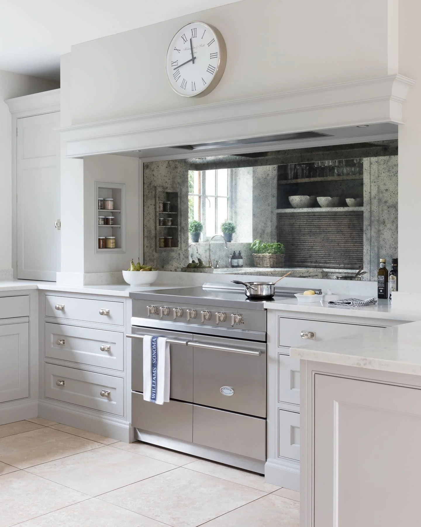 Antique Mirror Splashback Adds Depth and Reflects Light