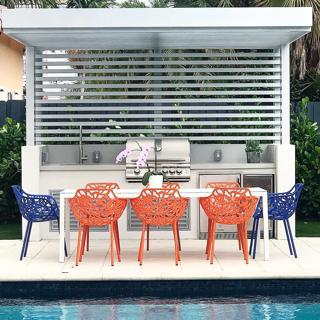 Modern Outdoor Kitchen With Sleek Horizontal Louvered Screen