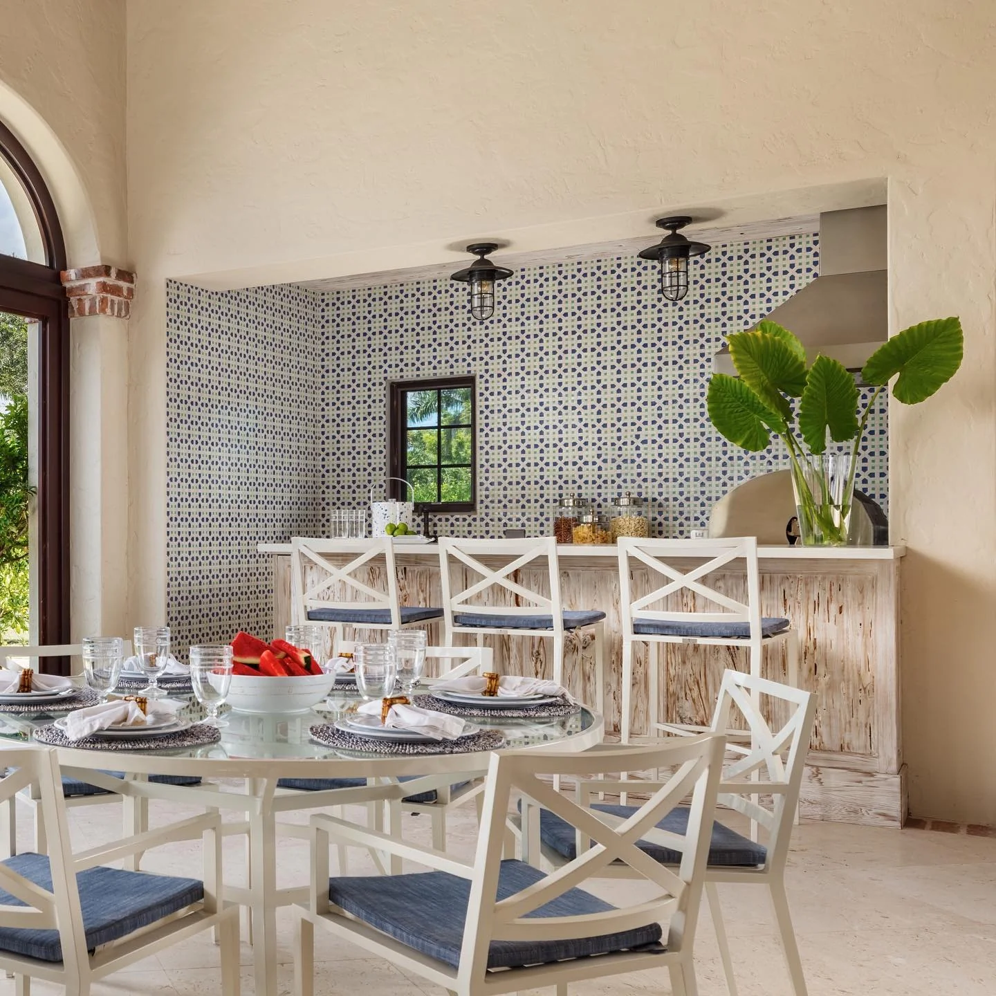 Geometric Tile Backsplash Adds Patterned Interest to Outdoor Kitchen