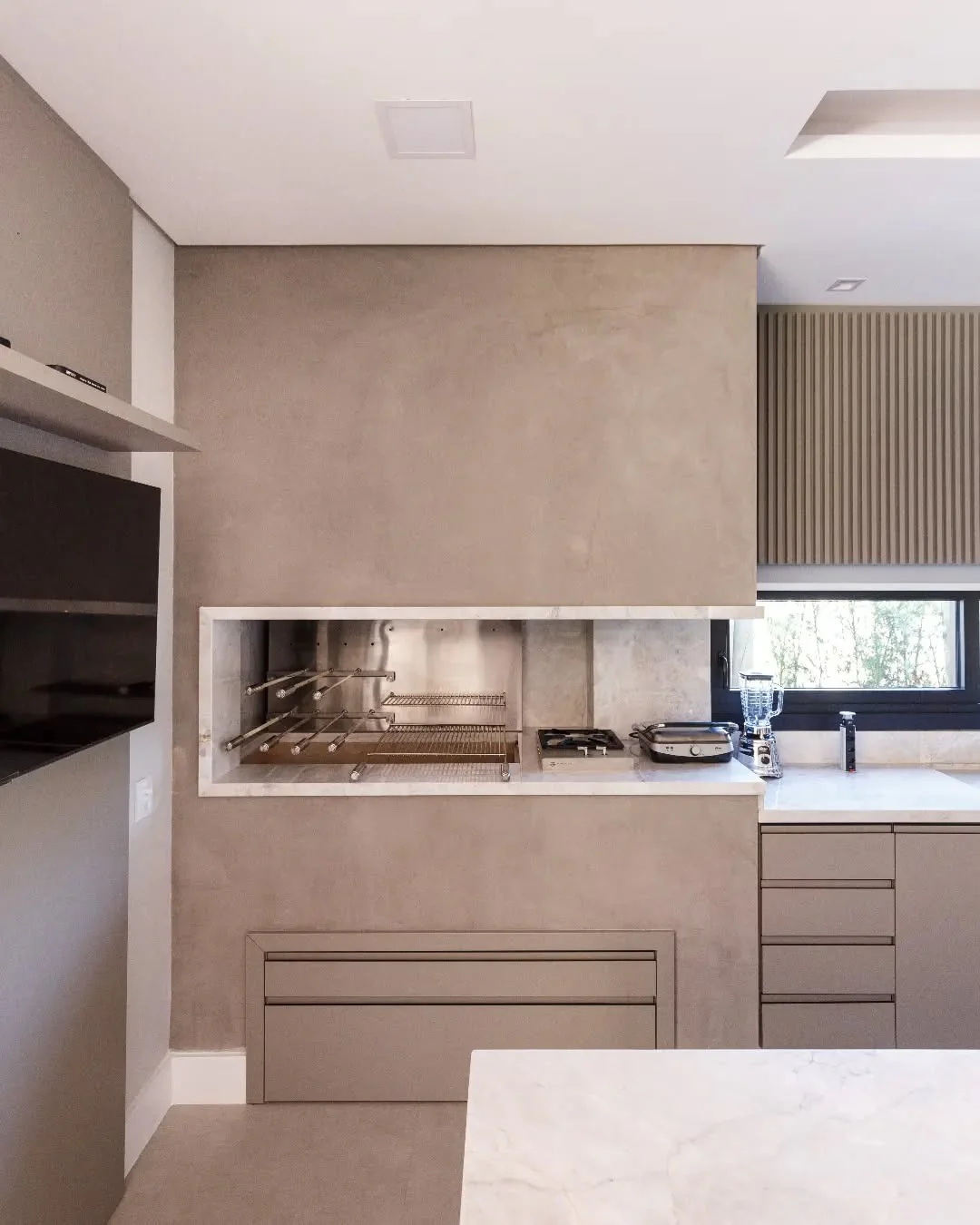 Built-in Grill Nook with Integrated Gas Burner for Compact Cooking