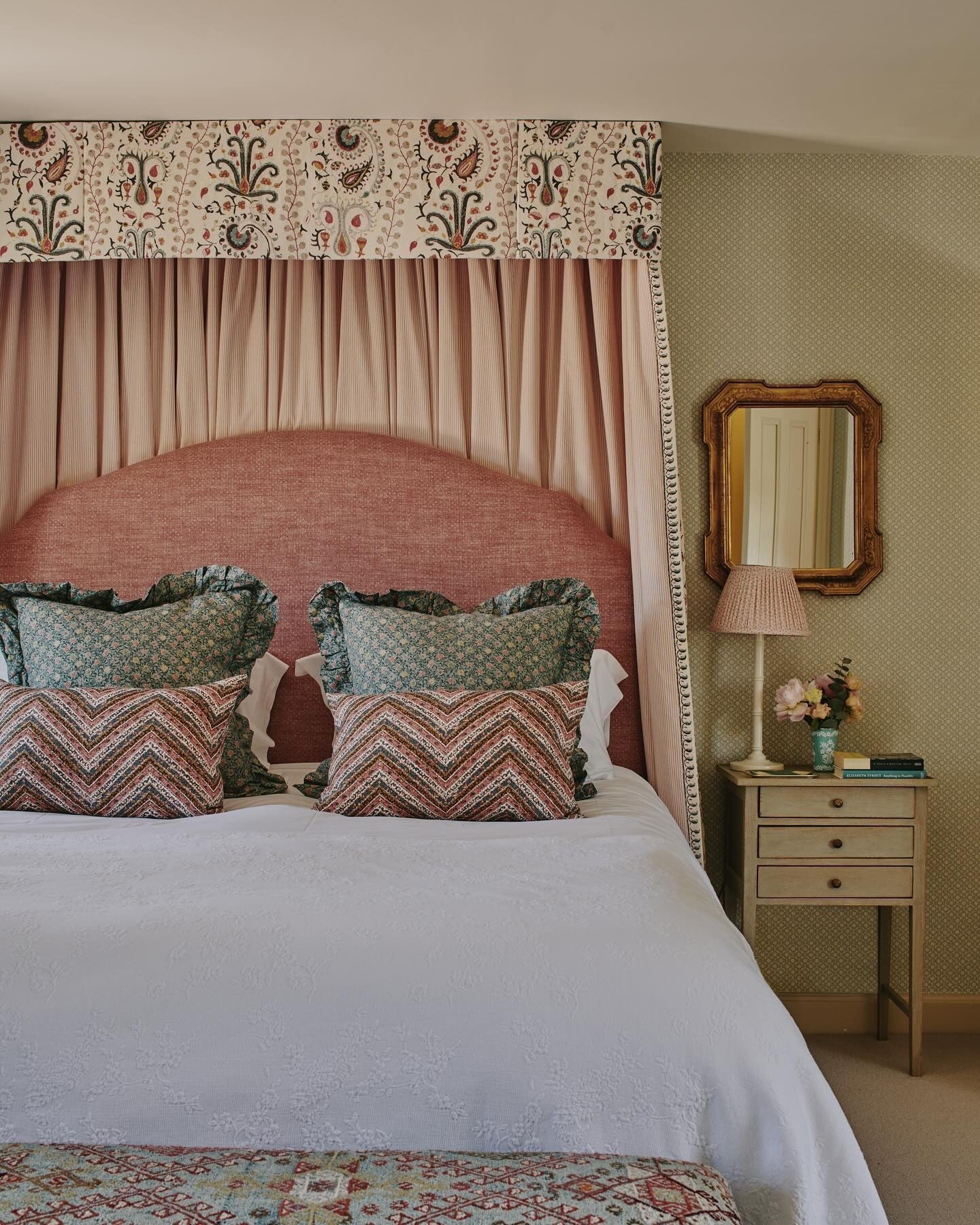 Adorn a Romantic Canopy with a Paisley-Patterned Valance