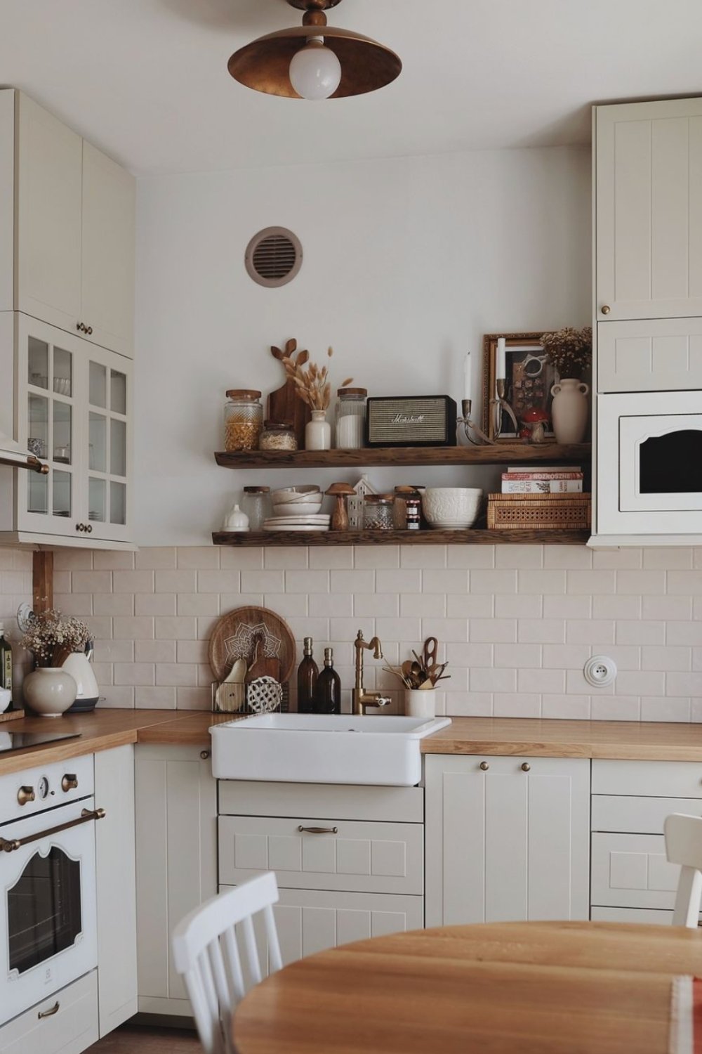 Cream Cabinets with Brass Accents for a Warm, Inviting Kitchen