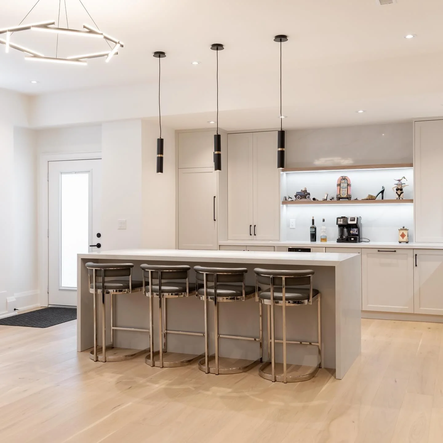 Sleek Black Pendant Lights Modernize the Island